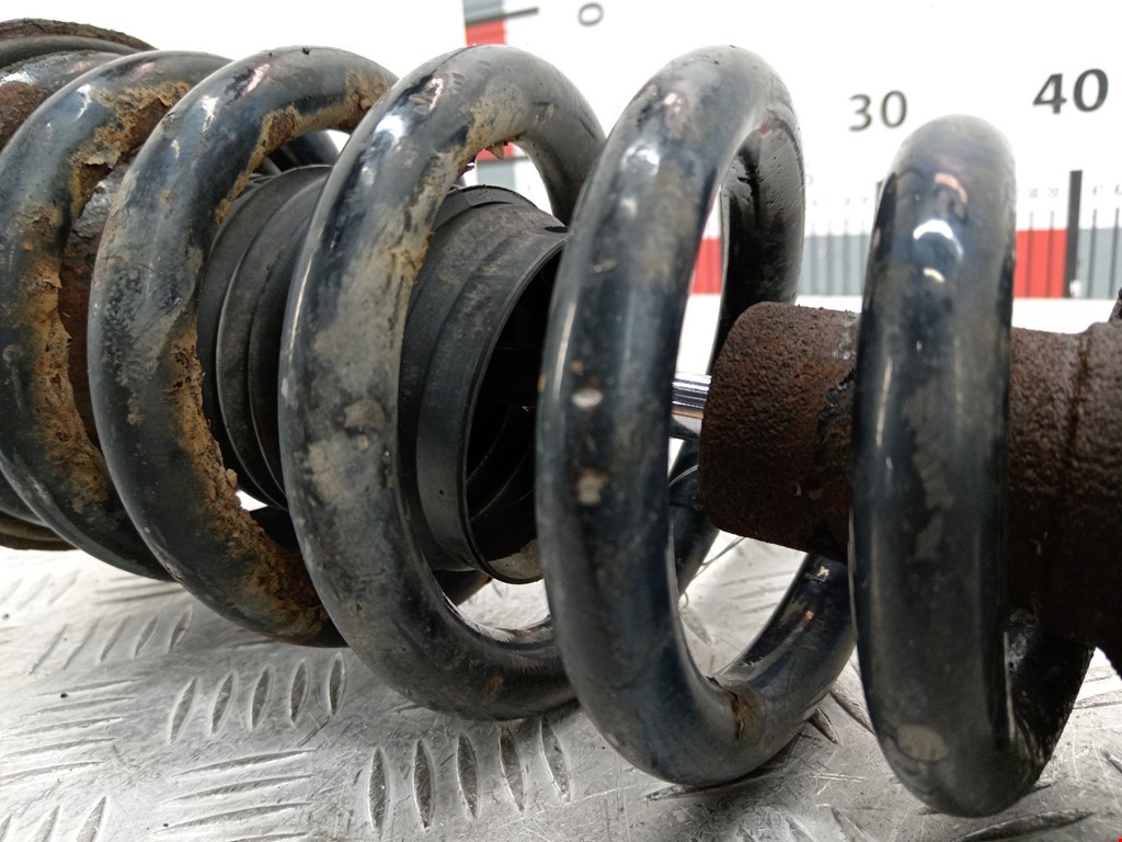 Амортизатор передний правый MITSUBISHI L200 KB 2006-2015