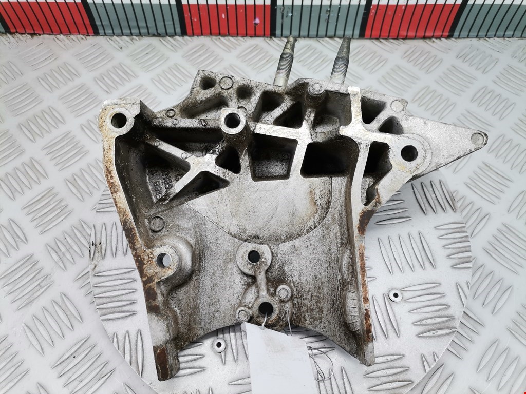 Кронштейн (крепление лапа) двигателя Suzuki SX4 1 (2006-2014)
