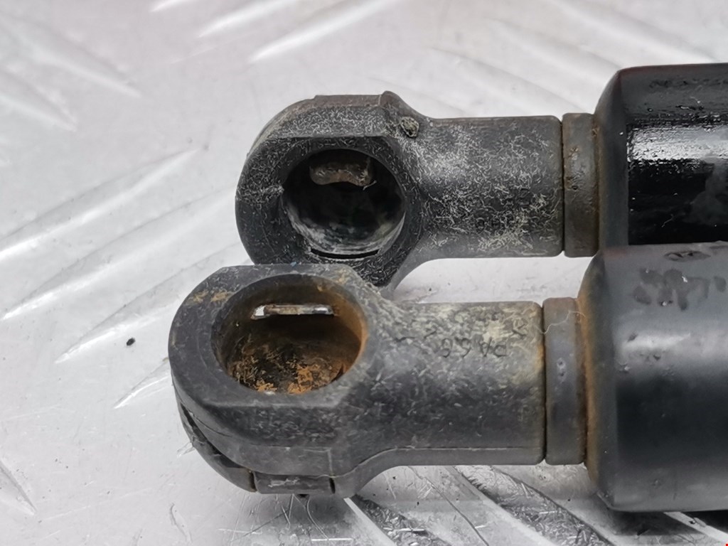 Амортизатор капота левый=правый BMW 3er E46 1998-2006