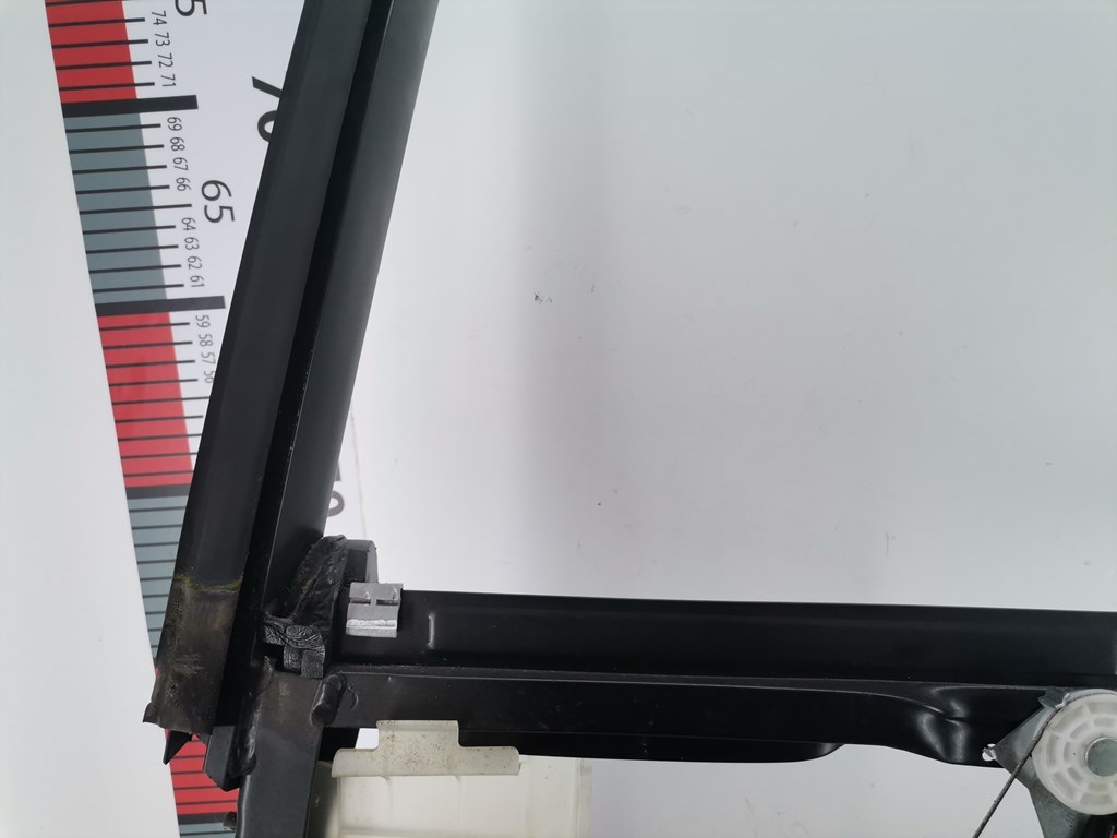 Стеклоподъемник задний левый AUDI A4 B5 1995-2001