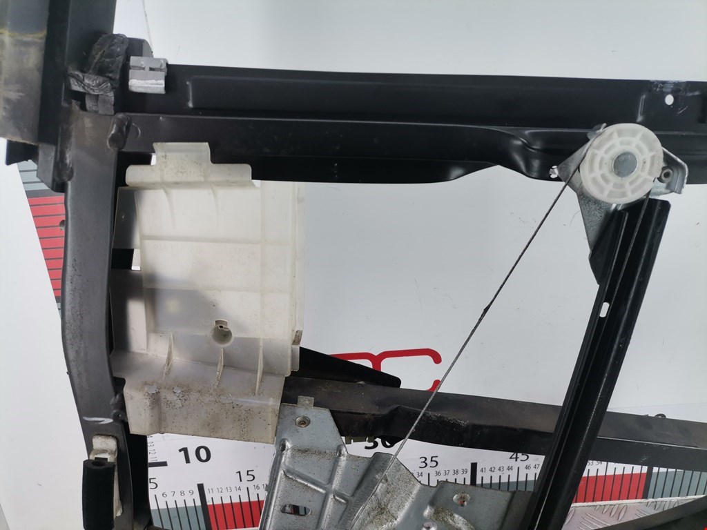 Стеклоподъемник задний левый AUDI A4 B5 1995-2001