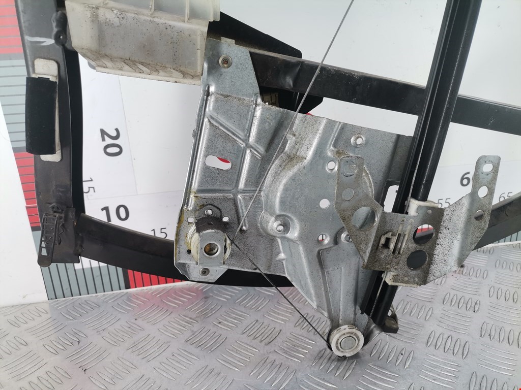 Стеклоподъемник задний левый AUDI A4 B5 1995-2001