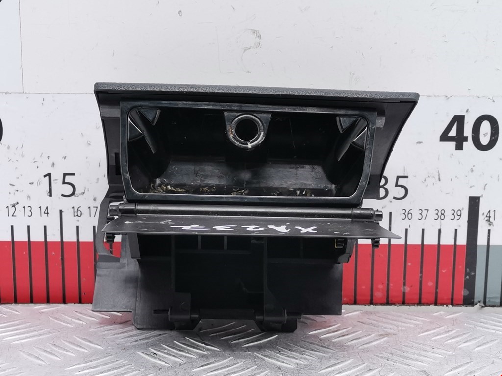 Пепельница передняя VOLKSWAGEN Touran 2003-2010