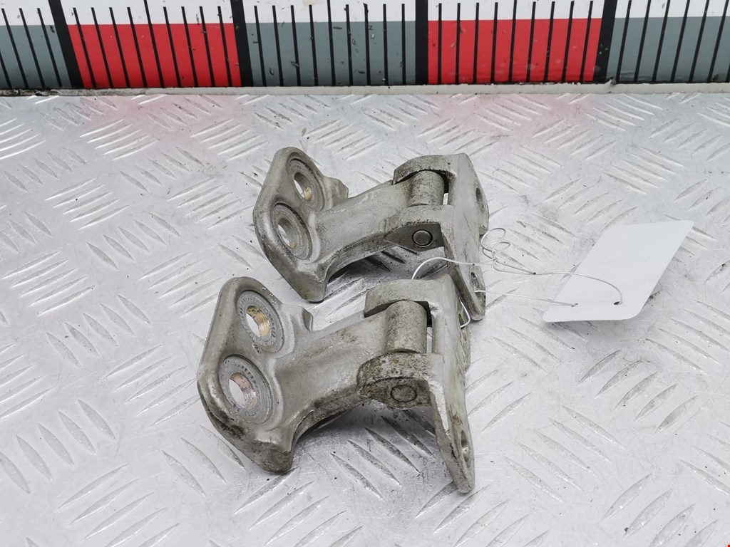 Петля двери передней правой Hyundai Coupe 2 (2002-2009)