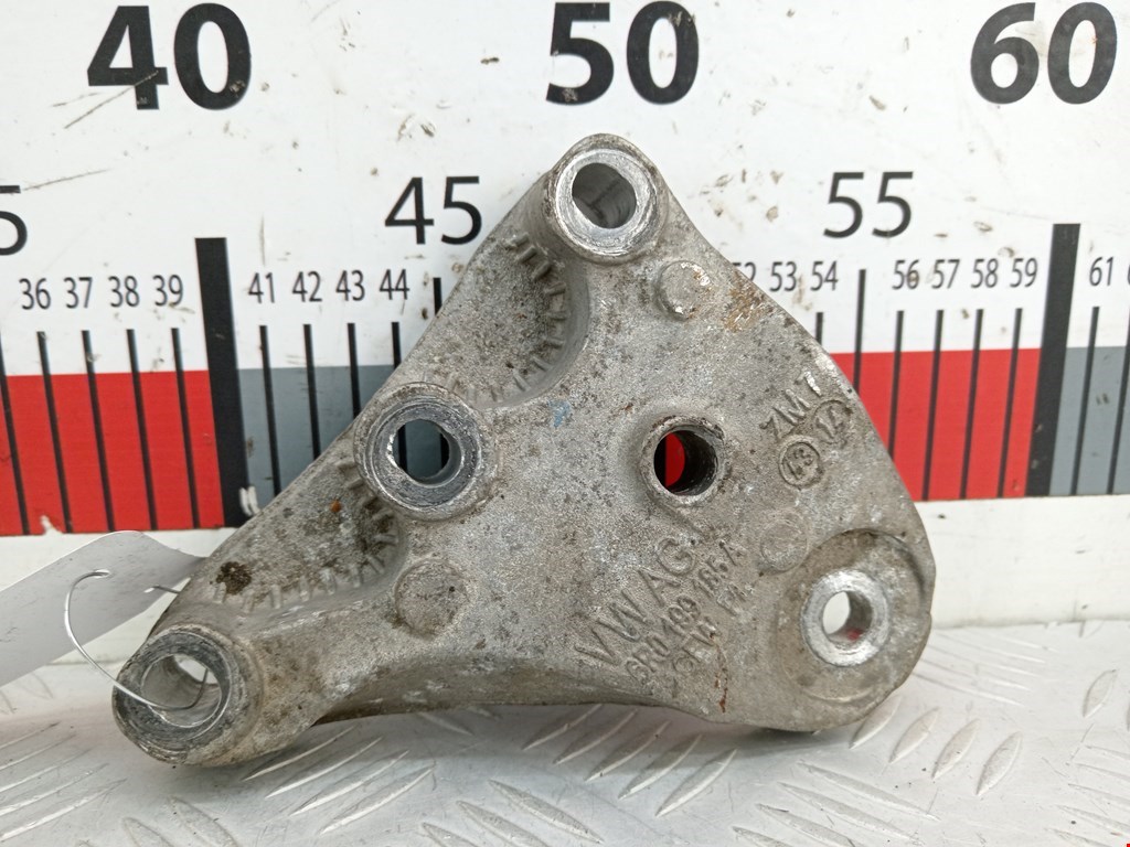 Кронштейн (крепление лапа) двигателя Skoda Rapid (2012-2020)