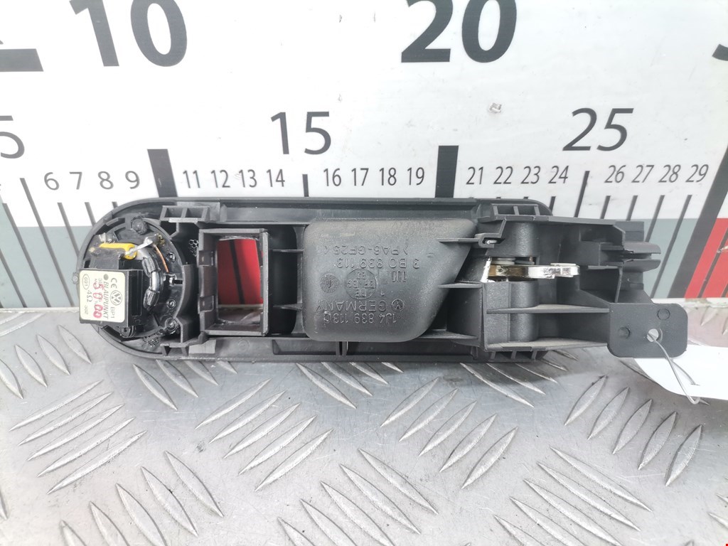 Ручка дверная задняя внутренняя левая VOLKSWAGEN Passat B5 1997-2005