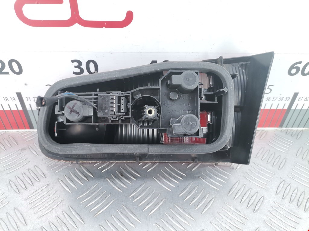 Фонарь задний внутренний левый RENAULT Laguna 2001-2007