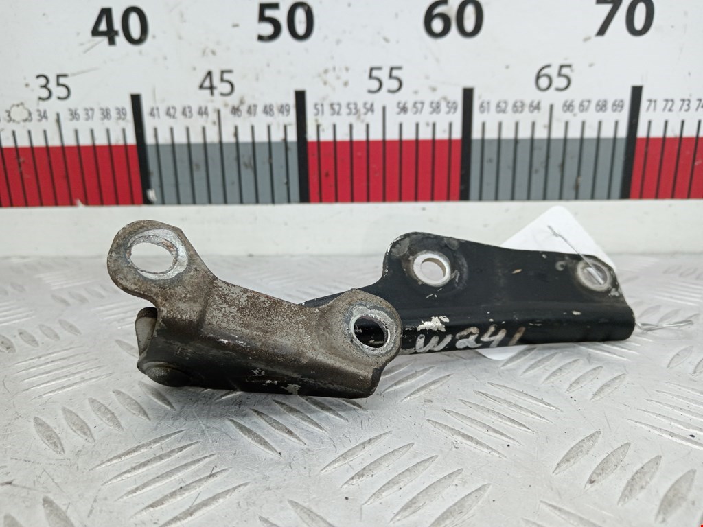 Петля капота левая Mitsubishi L200 4 (2006-2015)