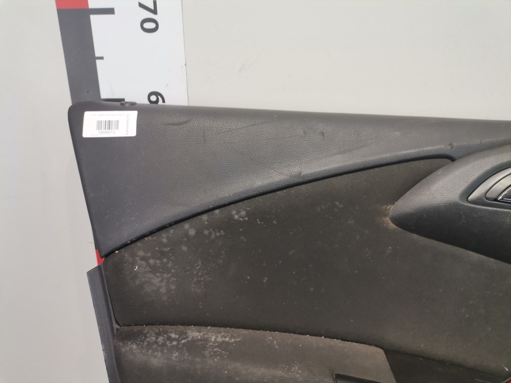 Обшивка двери передняя левая OPEL Astra J 2009-2017