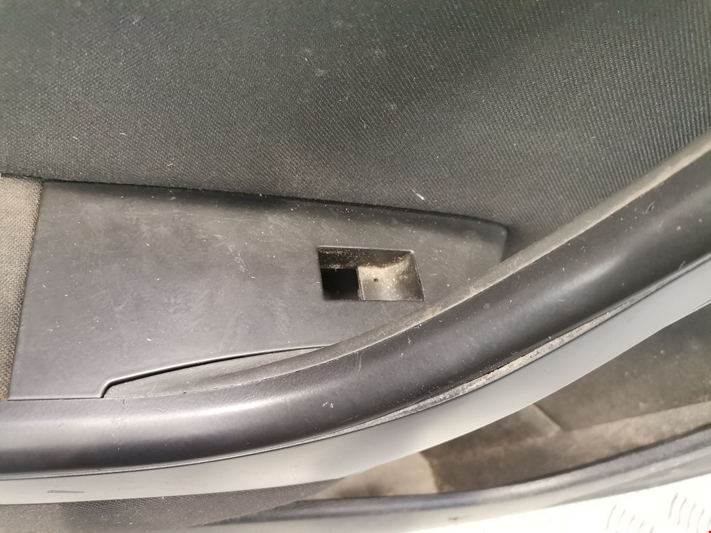 Обшивка двери передняя левая OPEL Astra J 2009-2017