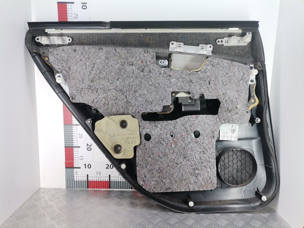 Обшивка двери задняя правая LEXUS RX 300\330\350\400H 2003-2009