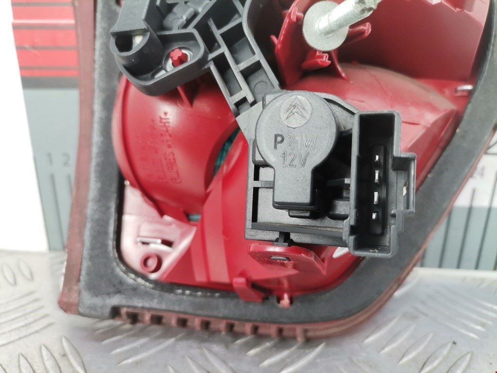 Фонарь задний внутренний правый CITROEN C5 II 2007-2017