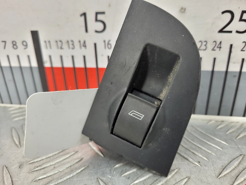 Кнопка стеклоподъемника AUDI A6 C5 1997-2004