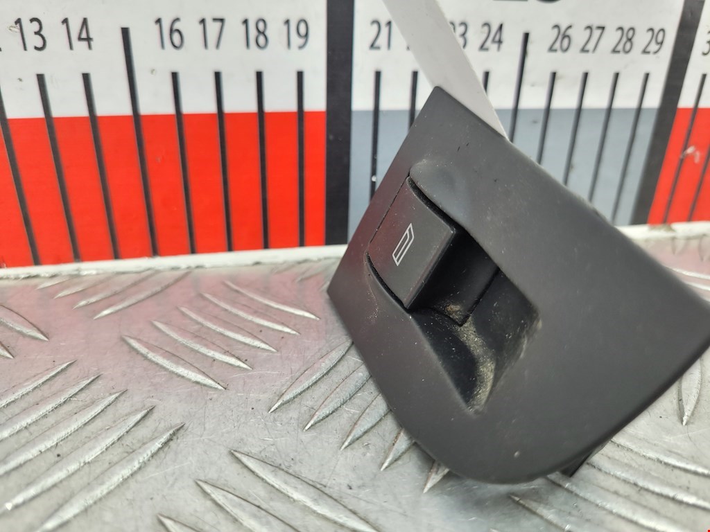 Кнопка стеклоподъемника AUDI A6 C5 1997-2004