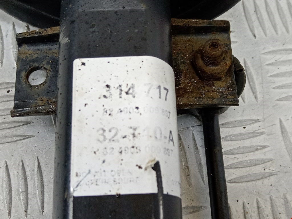 Амортизатор передний правый SKODA Rapid 2012-2020