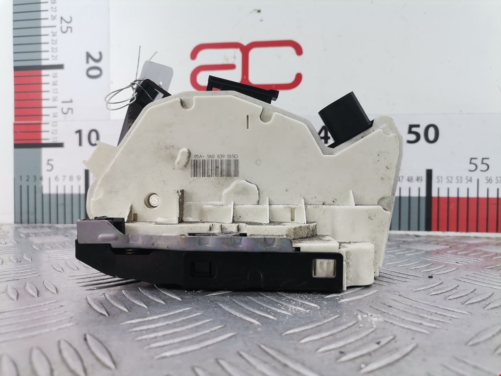 Замок двери задней левой SKODA Superb 2008-2015