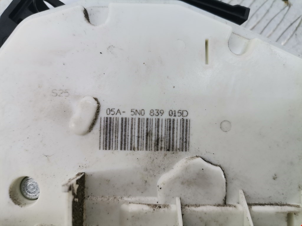 Замок двери задней левой SKODA Superb 2008-2015