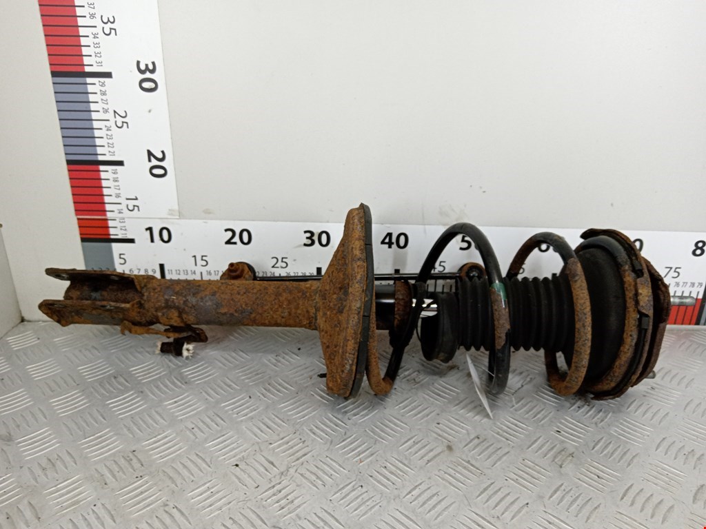 Амортизатор передний правый TOYOTA RAV 4 XA20 2000-2005