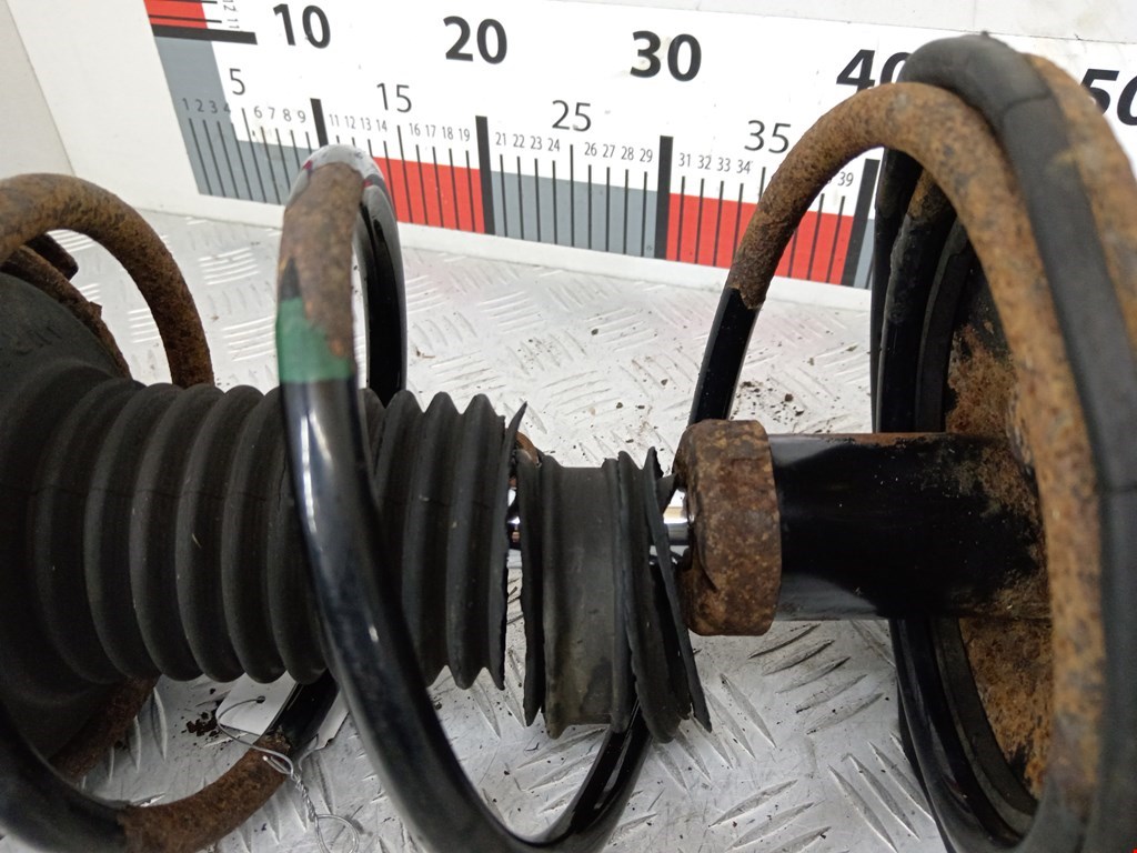 Амортизатор передний правый TOYOTA RAV 4 XA20 2000-2005