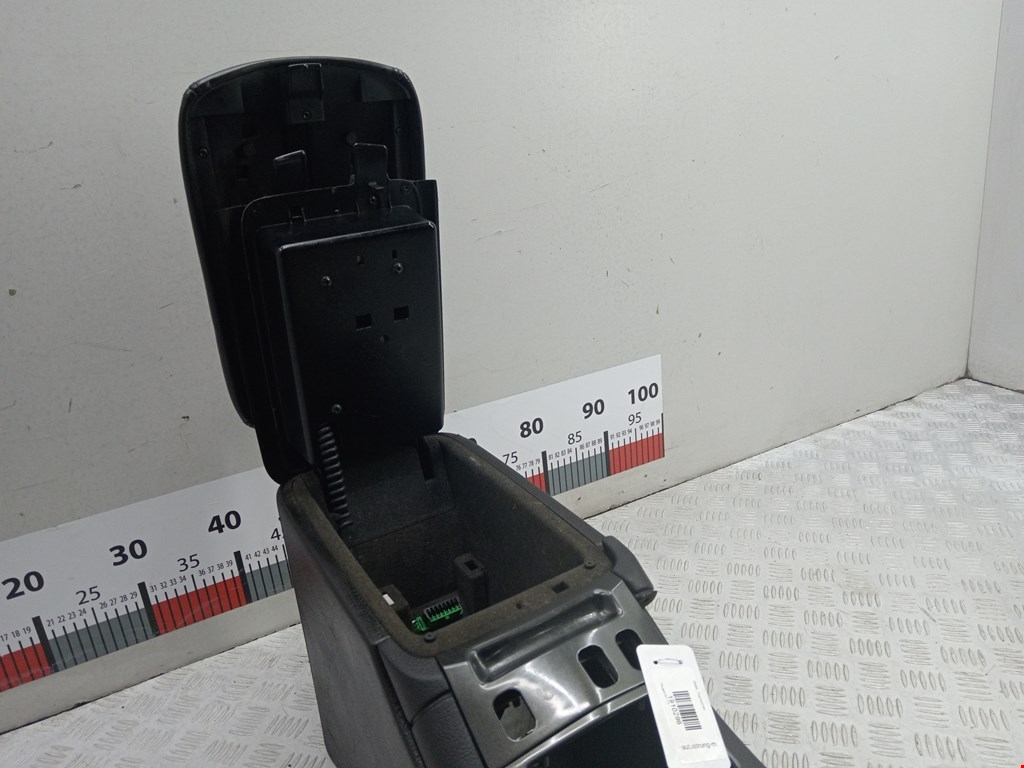 Подлокотник в салон PEUGEOT 607 2000-2010