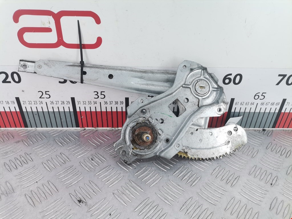 Стеклоподъемник механический двери задней левой Nissan Almera N16 (2000-2006)