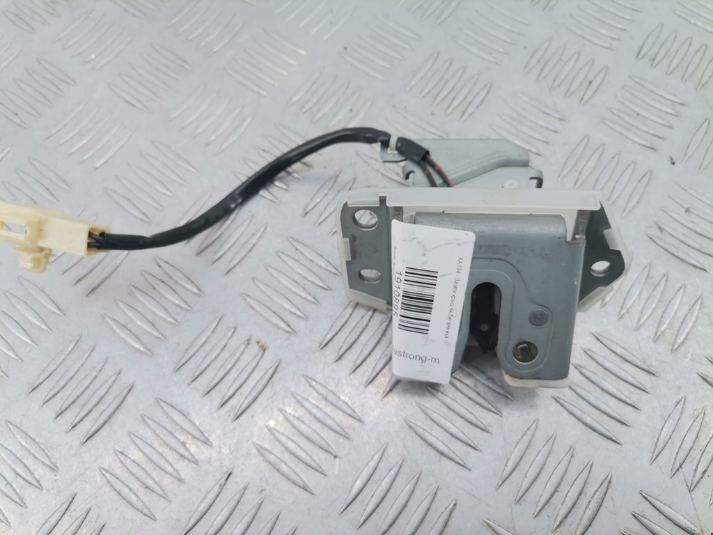 Замок багажника (крышки двери) SUZUKI Splash 2008-2015