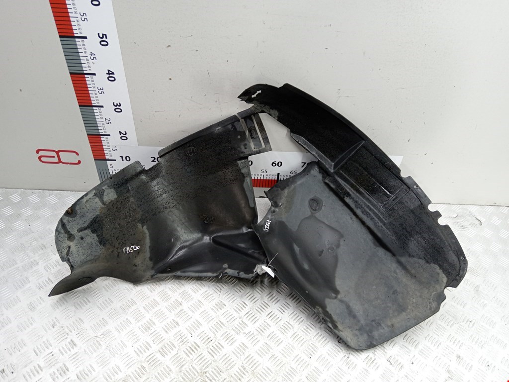 Локер (подкрылок) передний левый CHRYSLER Voyager IV RG 2001-2007