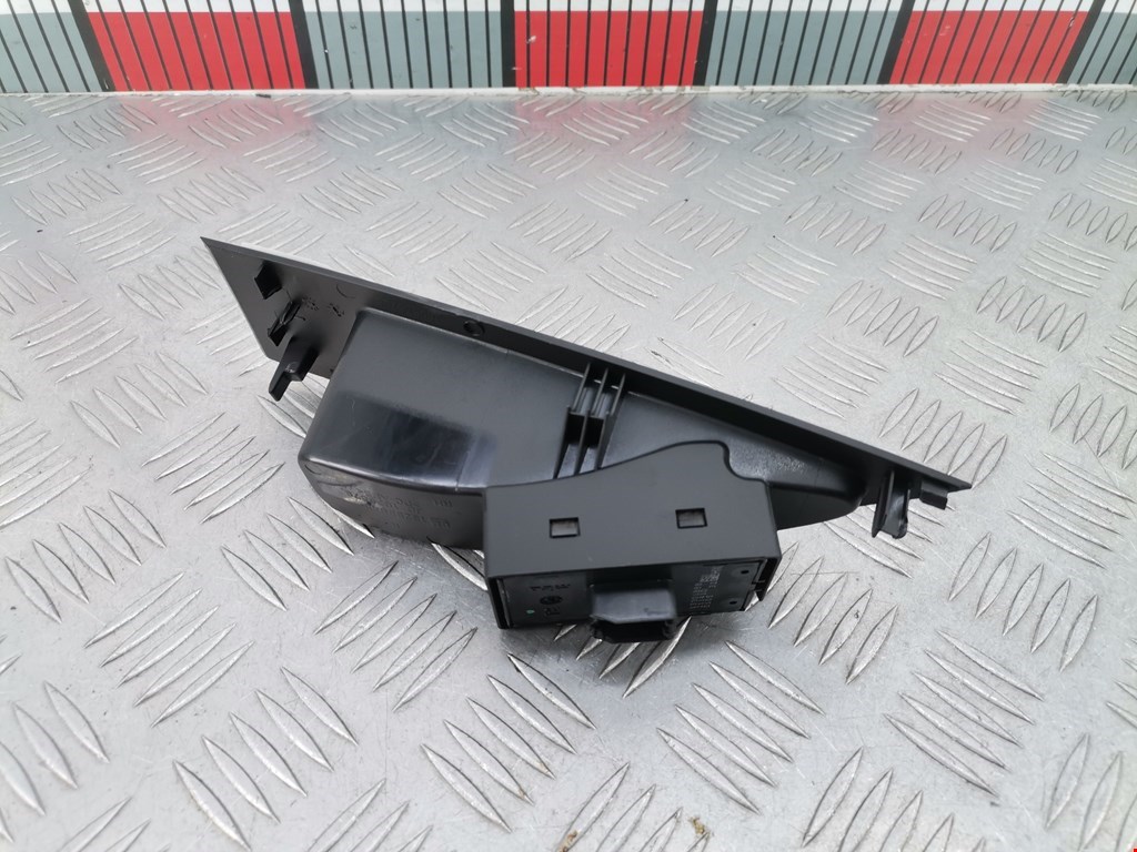 Кнопка стеклоподъемника OPEL Astra J 2009-2017