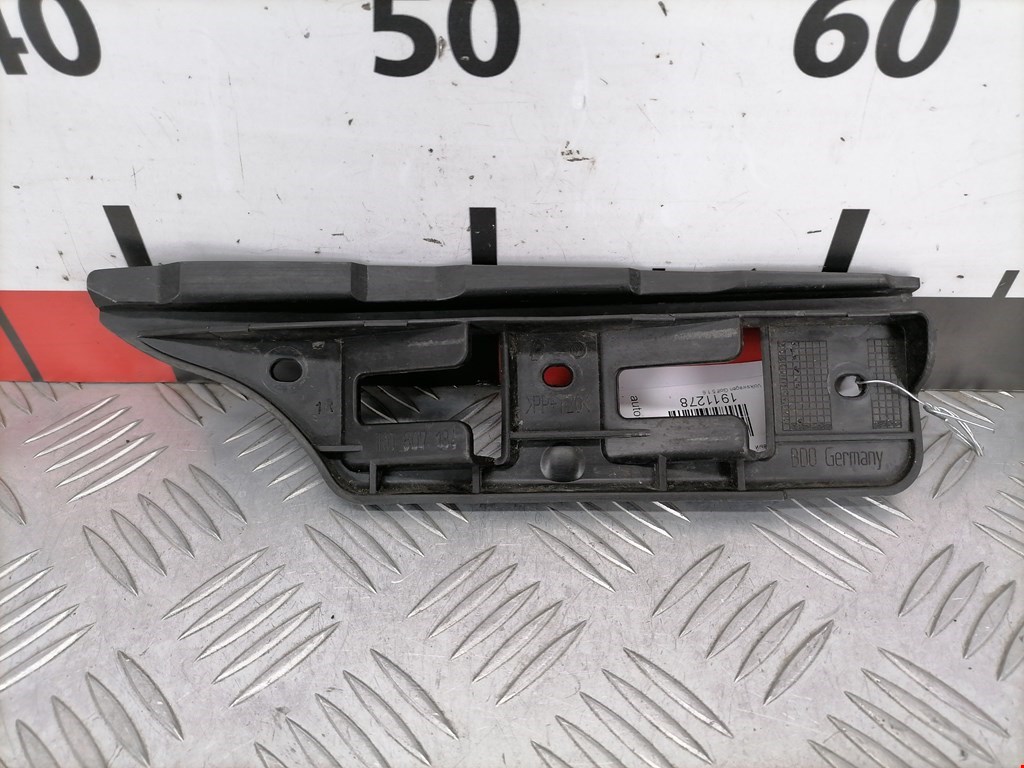 Кронштейн переднего бампера правый VOLKSWAGEN Golf V 2003-2009