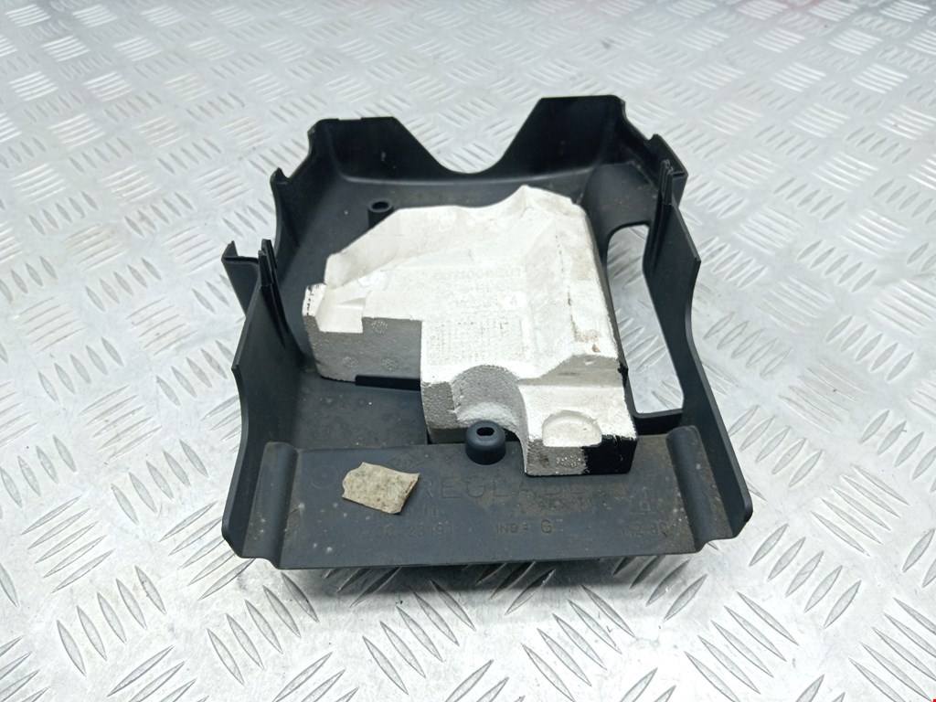Кожух рулевой колонки RENAULT Laguna 1993-2000