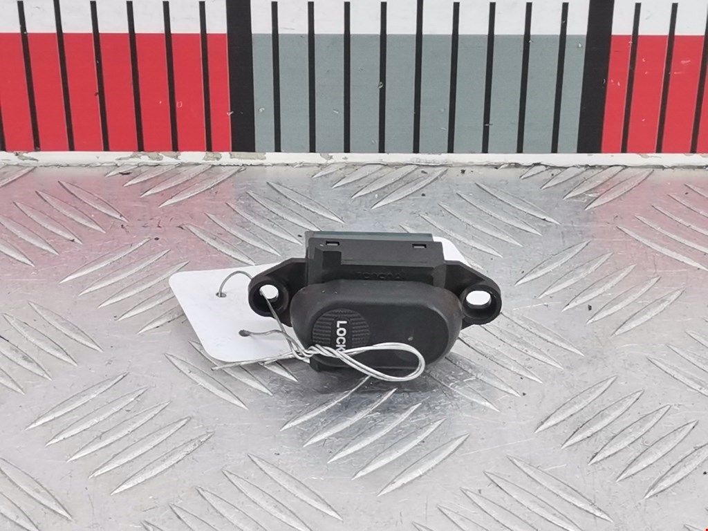 Кнопка центрального замка CHRYSLER PT Cruser 2000-2010