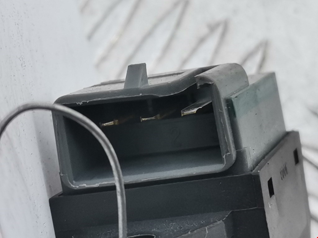 Кнопка центрального замка CHRYSLER PT Cruser 2000-2010