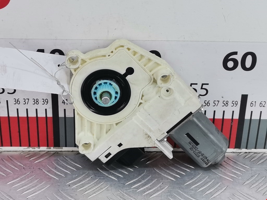 Моторчик (двигатель) стеклоподъемника AUDI Q7 I 2006-2015