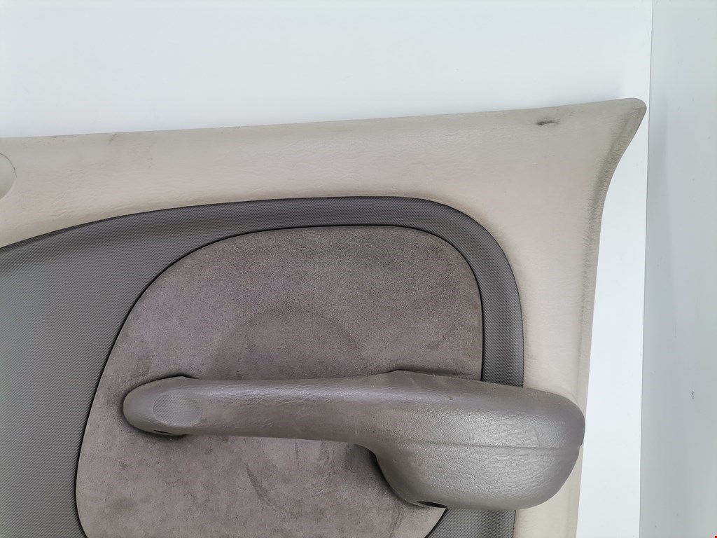 Обшивка двери передняя правая CHRYSLER PT Cruser 2000-2010