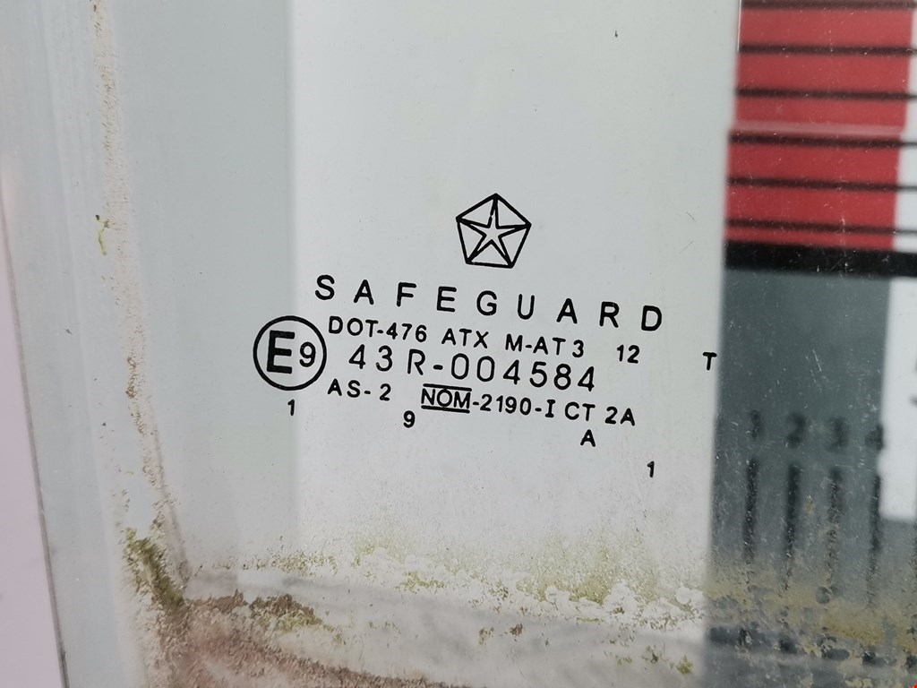 Стекло двери переднее правое CHRYSLER PT Cruser 2000-2010