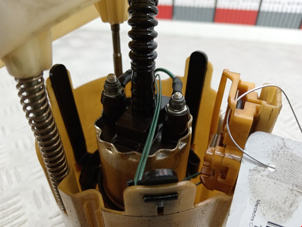 Насос топливный (электрический) MERCEDES-BENZ C-Class C-klasse W203 2000-2007