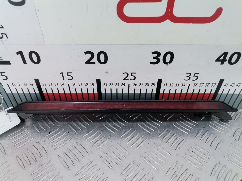 Фонарь дополнительный тормозной (стоп-сигнал) Volkswagen Golf 4 (1997-2004)