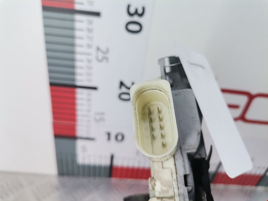 Замок двери передней правой VOLKSWAGEN Passat B7 2011-2015