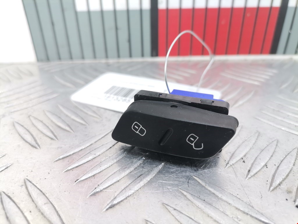 Кнопка центрального замка VOLKSWAGEN Passat B7 2011-2015