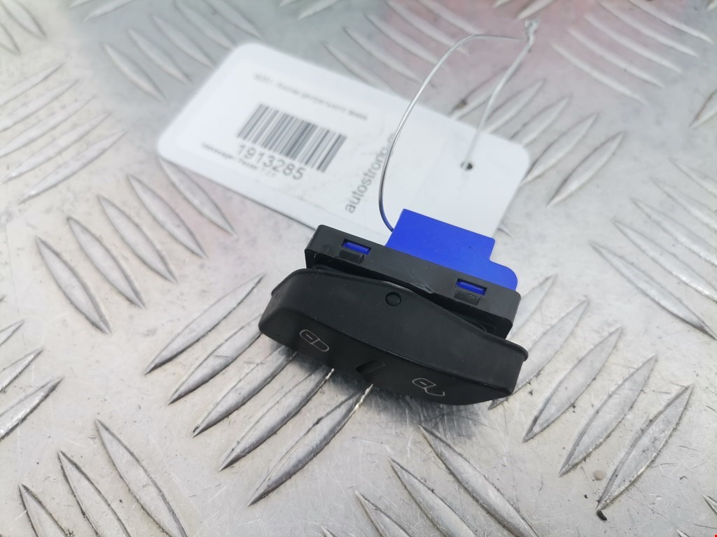 Кнопка центрального замка VOLKSWAGEN Passat B7 2011-2015