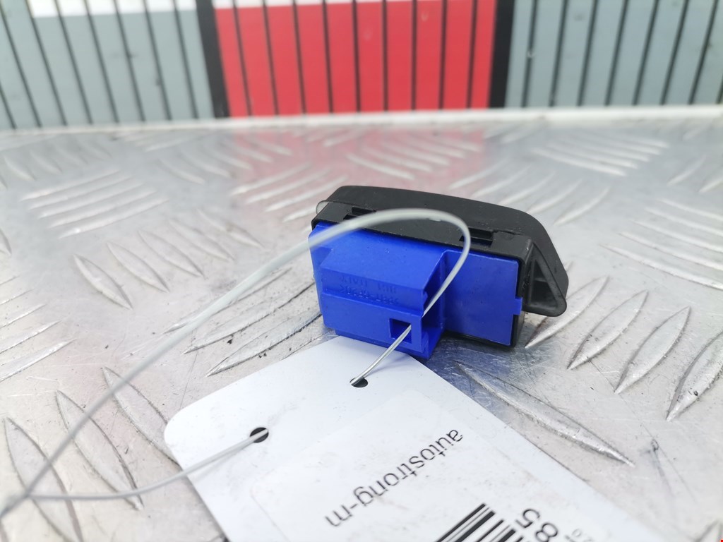 Кнопка центрального замка VOLKSWAGEN Passat B7 2011-2015