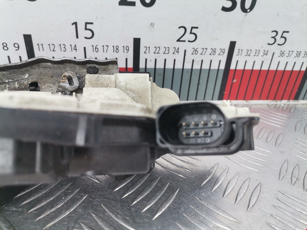 Замок двери передней правой SKODA Superb 2008-2015