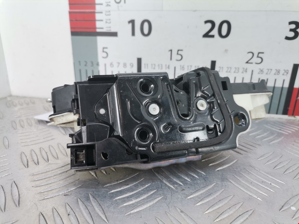 Замок двери передней правой SKODA Superb 2008-2015