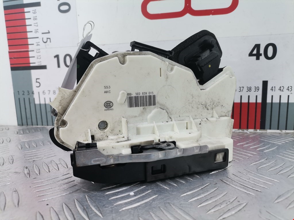 Замок двери задней левой SKODA Rapid 2012-2020