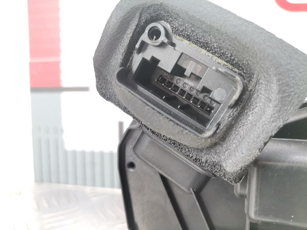 Замок двери задней левой SKODA Rapid 2012-2020