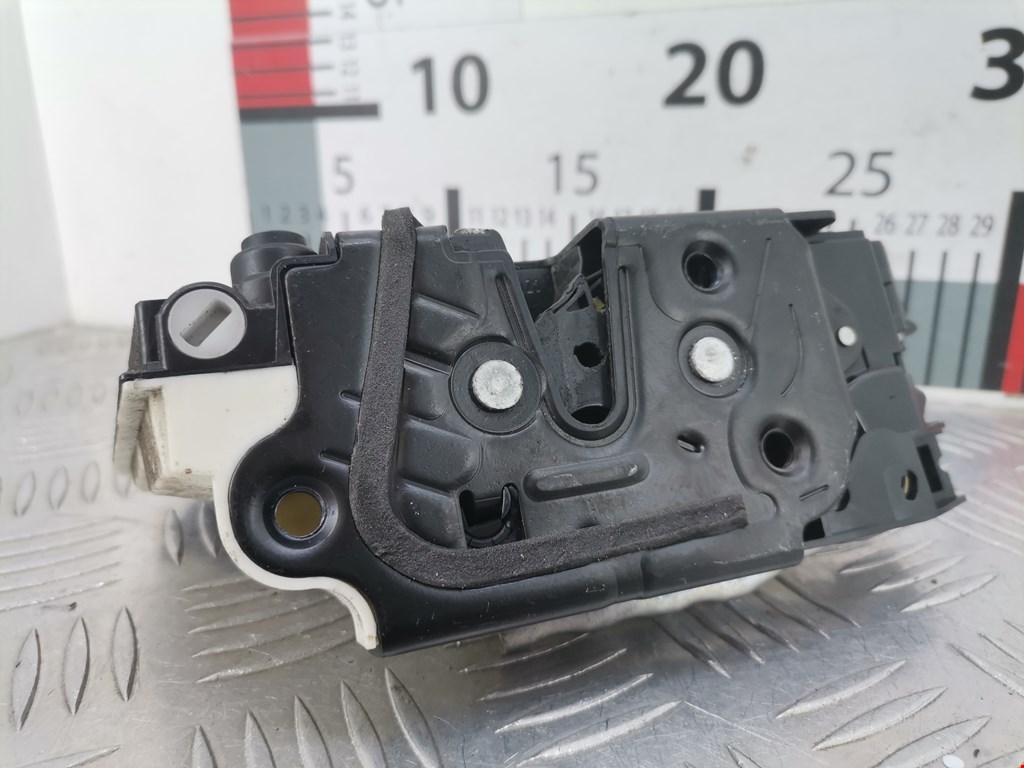 Замок двери задней левой SKODA Rapid 2012-2020