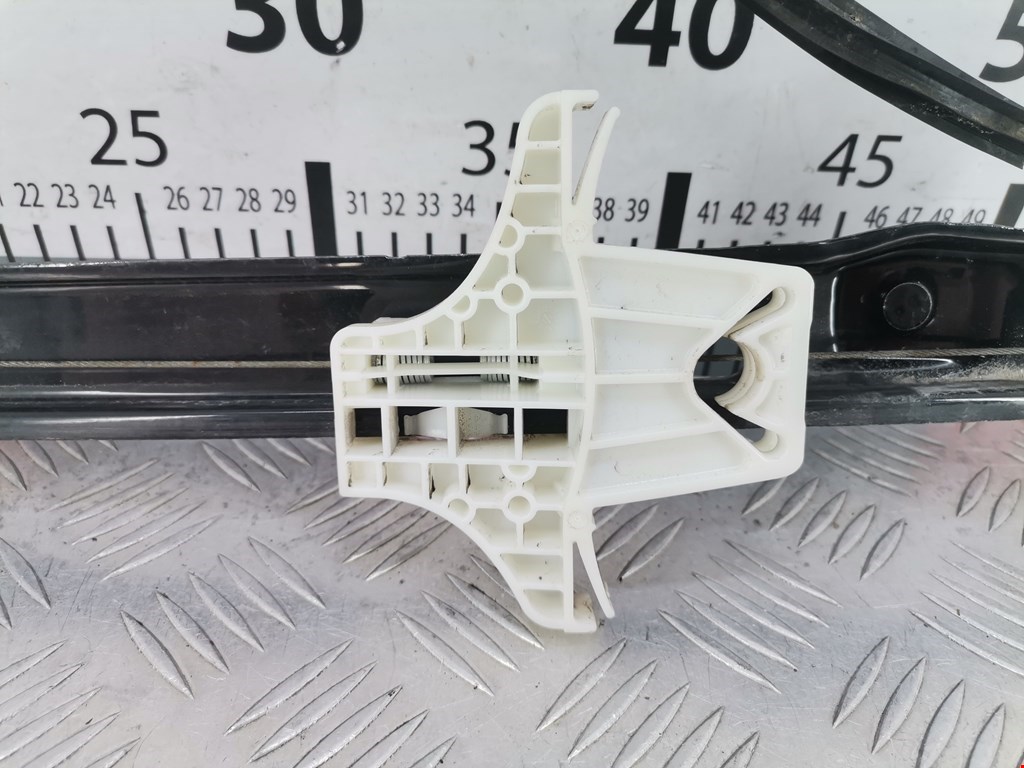 Стеклоподъемник задний левый SKODA Rapid 2012-2020