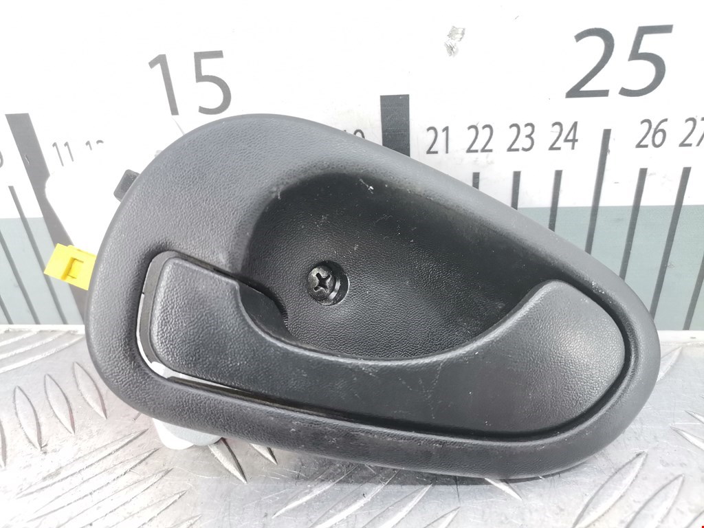 Ручка дверная передняя внутренняя левая MITSUBISHI Carisma 1995-1999