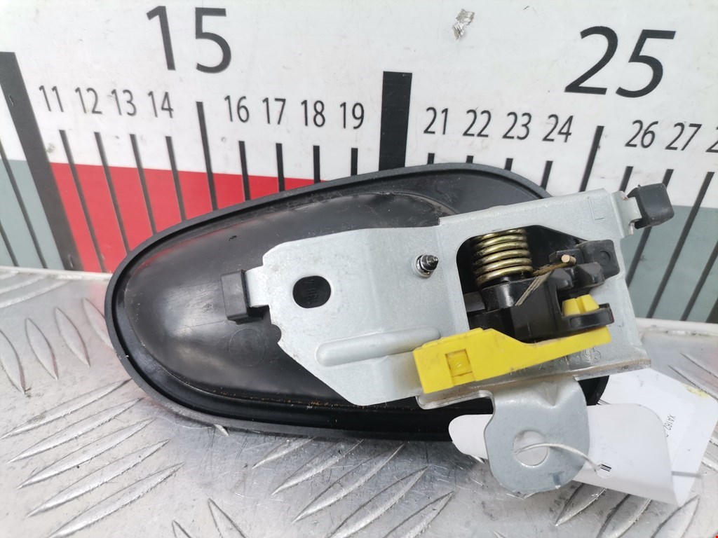 Ручка дверная передняя внутренняя левая MITSUBISHI Carisma 1995-1999