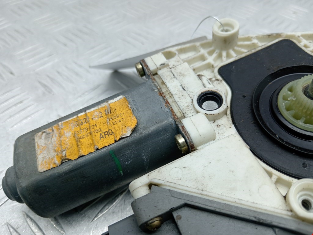 Моторчик (двигатель) стеклоподъемника PEUGEOT 607 2000-2010